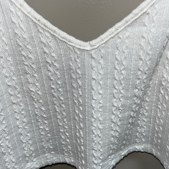 🪻3/$30 Detailed crop top!🪻 - Picture 2 of 4